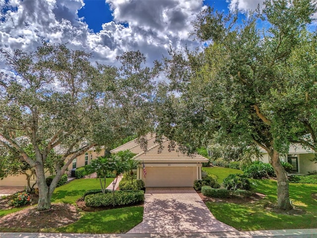 view of front of home featuring a garage and a front yard