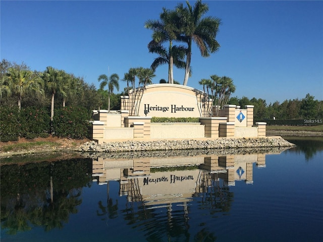 community sign featuring a water view