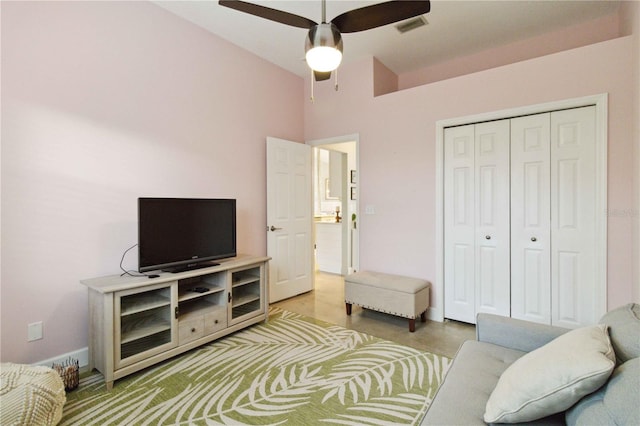 living room with vaulted ceiling, ceiling fan, and concrete flooring