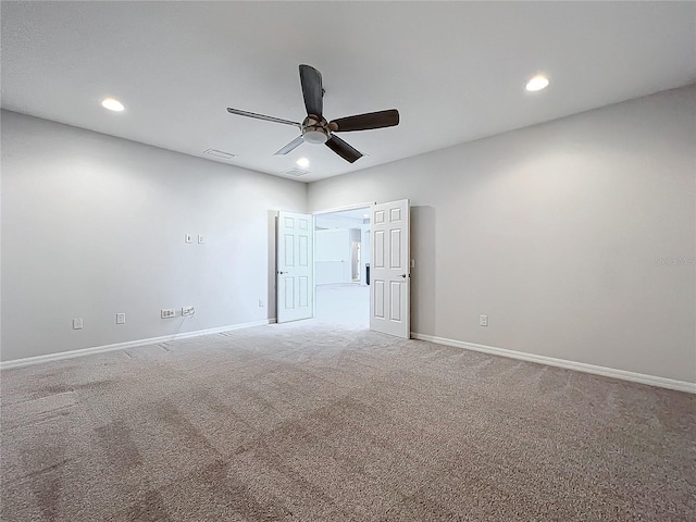 carpeted empty room featuring ceiling fan