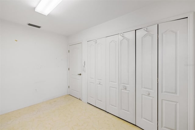 unfurnished bedroom featuring a closet