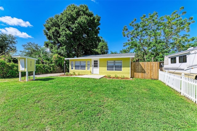 view of front of house with a front lawn