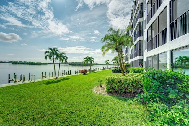 view of yard featuring a water view