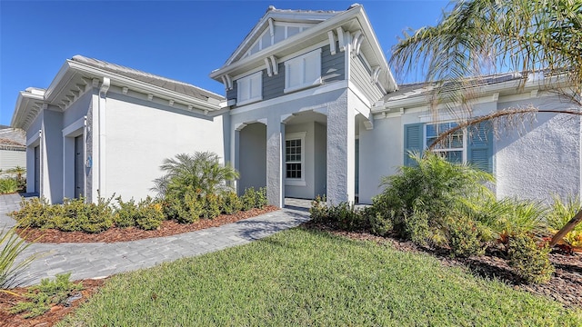 view of front of property featuring a garage and a front yard