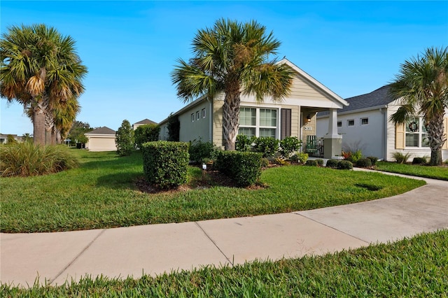 view of front of home featuring a front lawn