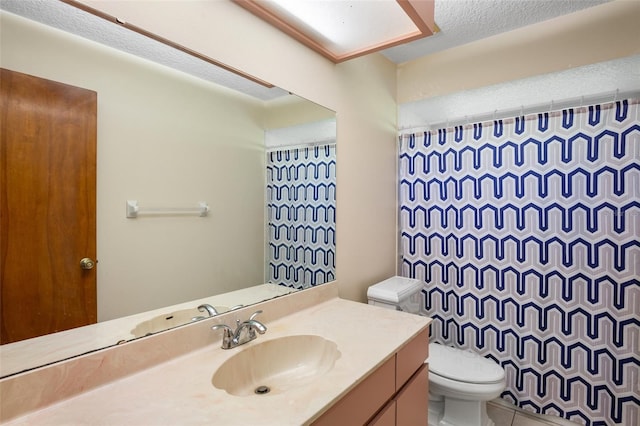 bathroom with a textured ceiling, vanity, toilet, and a shower with shower curtain