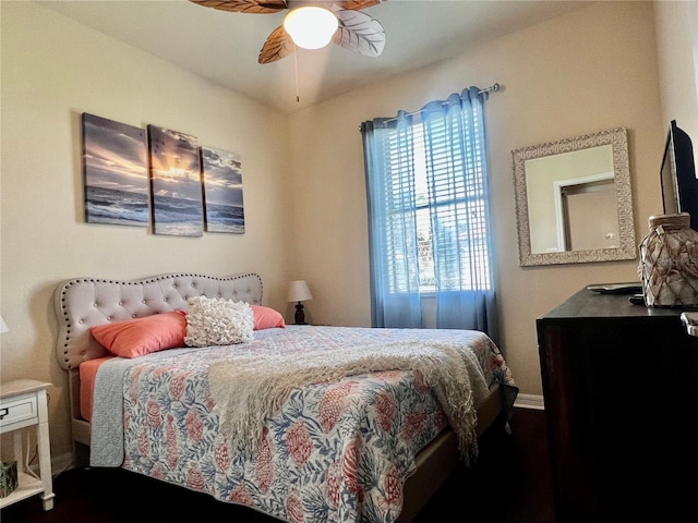 bedroom with ceiling fan