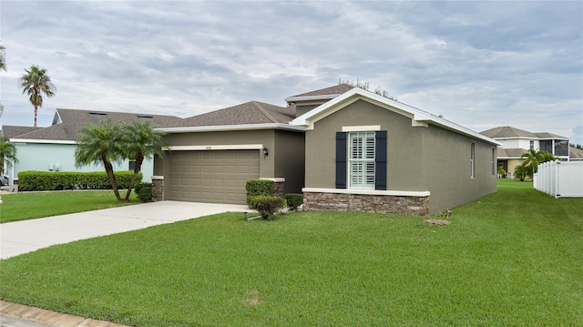 view of front of home featuring a front lawn and a garage