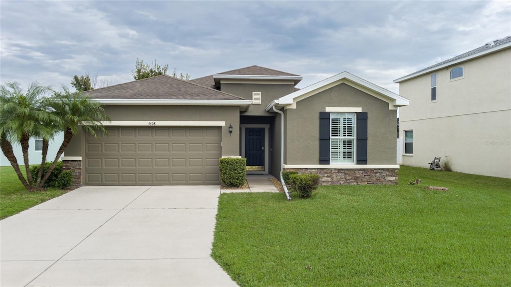 view of front facade featuring a front lawn and a garage