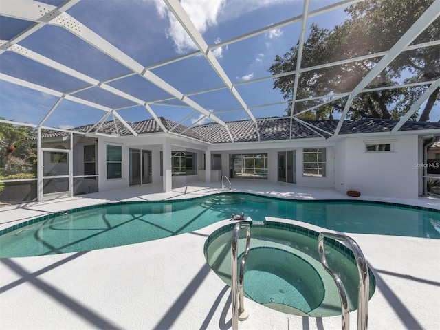 view of pool featuring an in ground hot tub, a patio, and a lanai