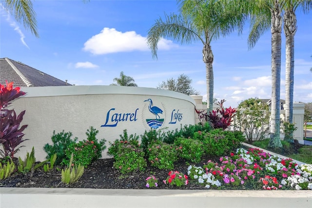 view of community / neighborhood sign