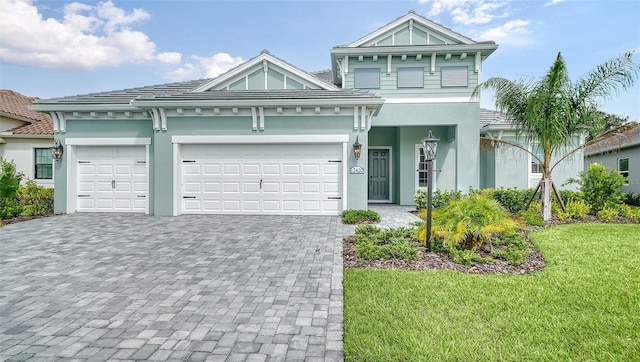 view of front of house featuring a front lawn and a garage