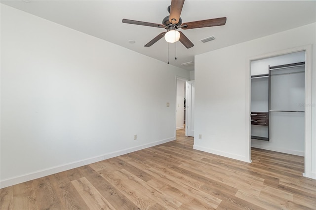 unfurnished bedroom featuring ceiling fan, light wood-type flooring, and a closet