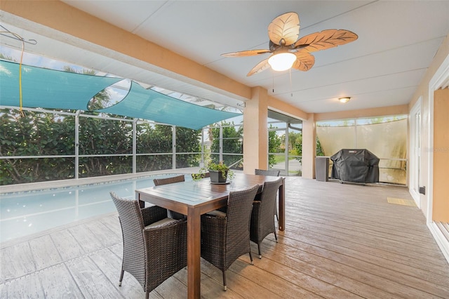 sunroom / solarium featuring a pool and ceiling fan