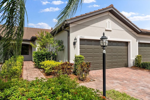 view of front facade with a garage