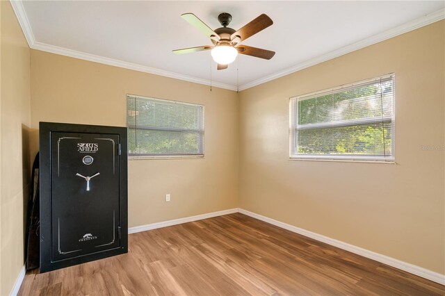 unfurnished room with light hardwood / wood-style floors, ceiling fan, and crown molding