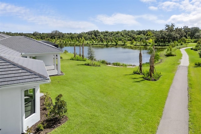 view of yard featuring a water view