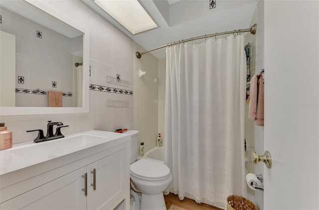 full bathroom with tile walls, shower / bathtub combination with curtain, backsplash, vanity, and toilet