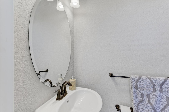 bathroom featuring sink