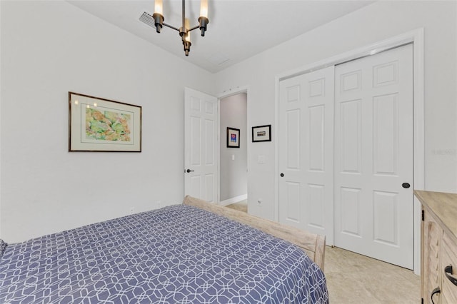 bedroom featuring an inviting chandelier and a closet