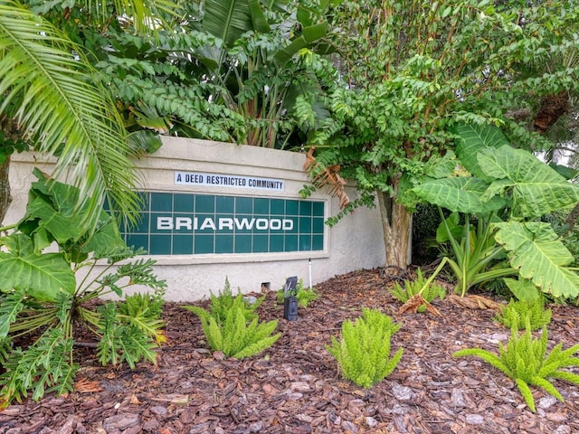 view of community / neighborhood sign