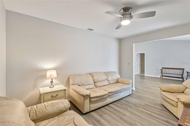 living room featuring light hardwood / wood-style flooring and ceiling fan