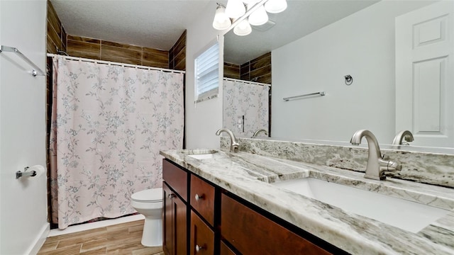 823 32nd Ave E, Bradenton, FL 34208 - full bath featuring double vanity, toilet, a shower with shower curtain, and wood finished floors