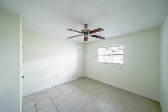 unfurnished room featuring ceiling fan and a textured ceiling