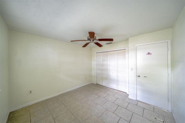 unfurnished bedroom featuring a closet and ceiling fan