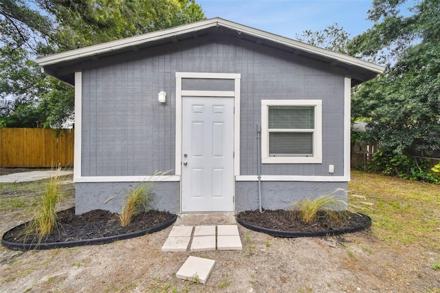 3419 19th St E, Bradenton, FL 34208 - view of outdoor structure with an outbuilding and fence