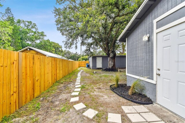 view of yard featuring a storage unit