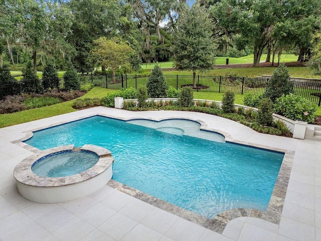 view of pool featuring a lawn and an in ground hot tub