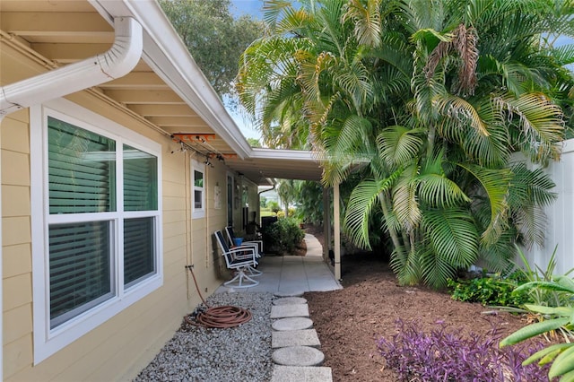 view of yard featuring a patio area