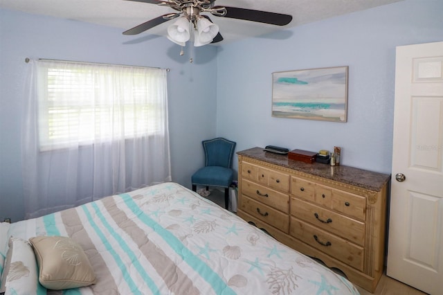 bedroom featuring ceiling fan and a textured ceiling