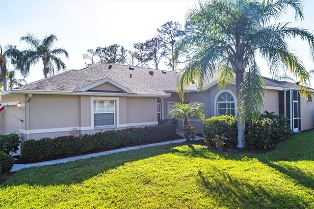 single story home featuring a front lawn