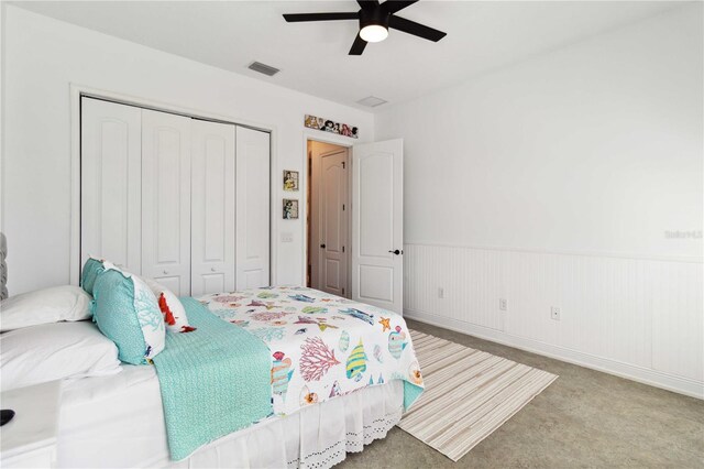 bedroom featuring carpet flooring, ceiling fan, and a closet