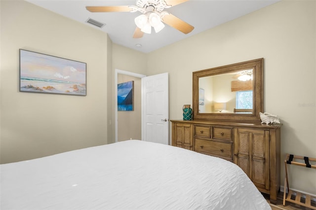 bedroom with ceiling fan