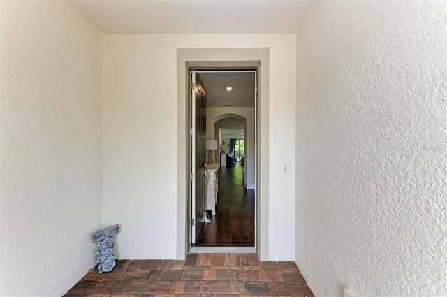 7572 Viola Loop, Lakewood Ranch, FL 34202 - entrance to property with stucco siding