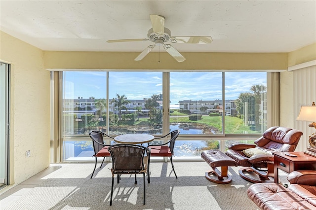 sunroom with ceiling fan