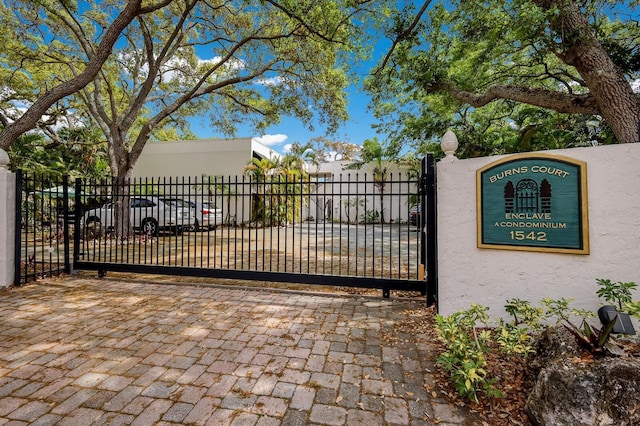 1542 Oak St Unit 6, Sarasota, FL 34236 - view of gate
