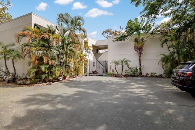 1542 Oak St Unit 6, Sarasota, FL 34236 - view of front of home with a gate and stucco siding