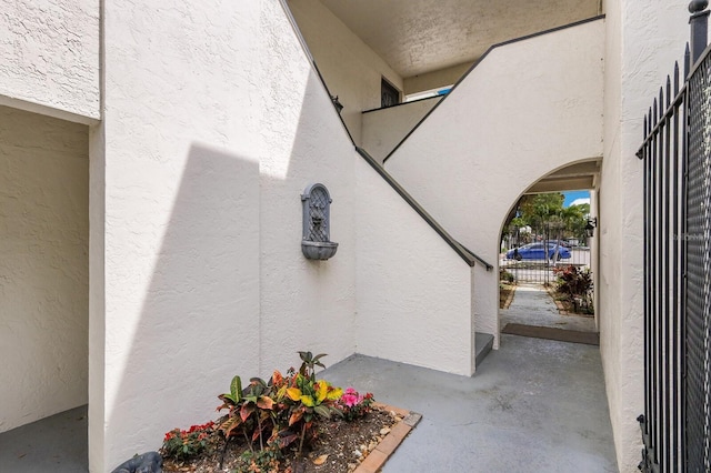 1542 Oak St Unit 6, Sarasota, FL 34236 - entrance to property with stucco siding