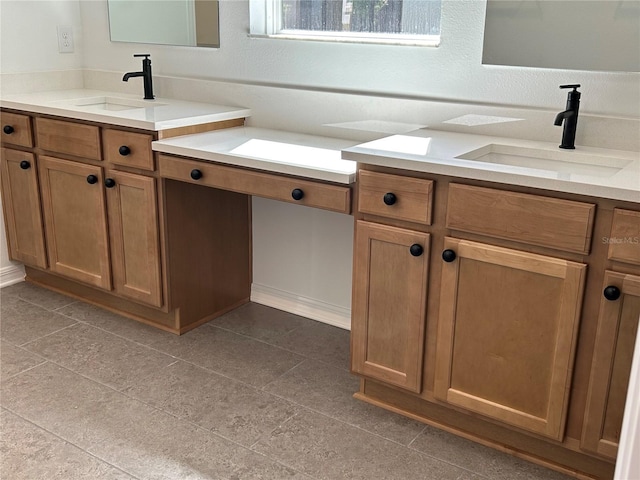 11718 Capstan Pl, Parrish, FL 34219 - full bath featuring two vanities