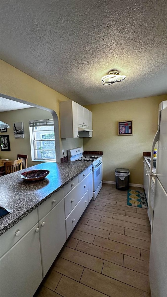 Listing photo 2 for 5071 Village Gardens Dr Unit 5, Sarasota FL 34234