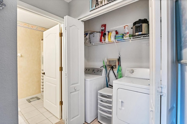 laundry area with light tile patterned floors and independent washer and dryer