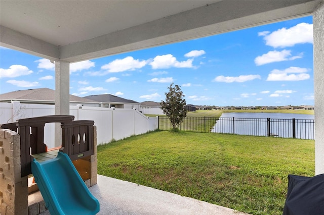 view of yard featuring a water view