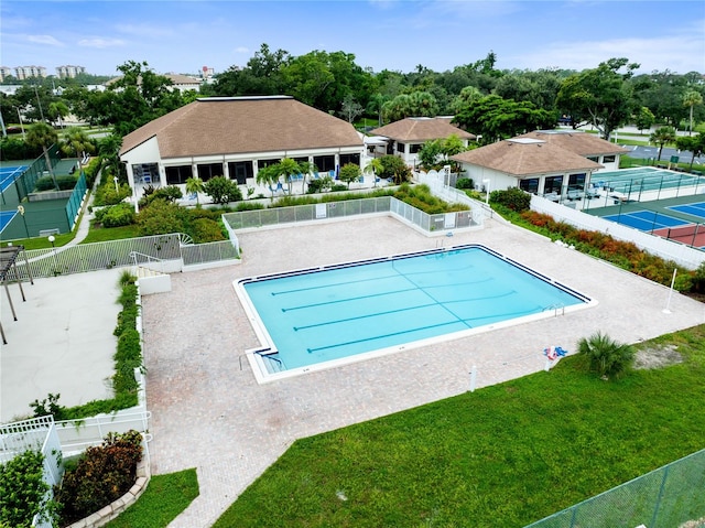 view of swimming pool with a lawn