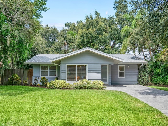 single story home featuring a front lawn