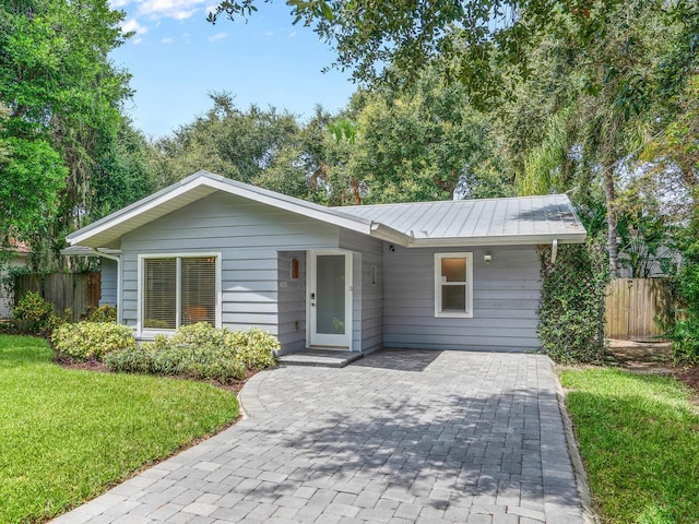 ranch-style home with a front lawn