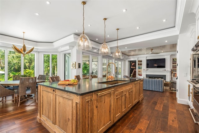 501 Harbor Point Rd, Longboat Key, FL 34228 - kitchen featuring a sink, open floor plan, dark wood-style floors, a spacious island, and crown molding